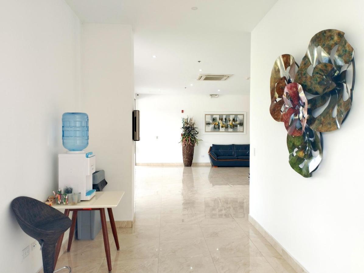 Hotel Royal Elim International Cali Exteriér fotografie The interior of the clinic