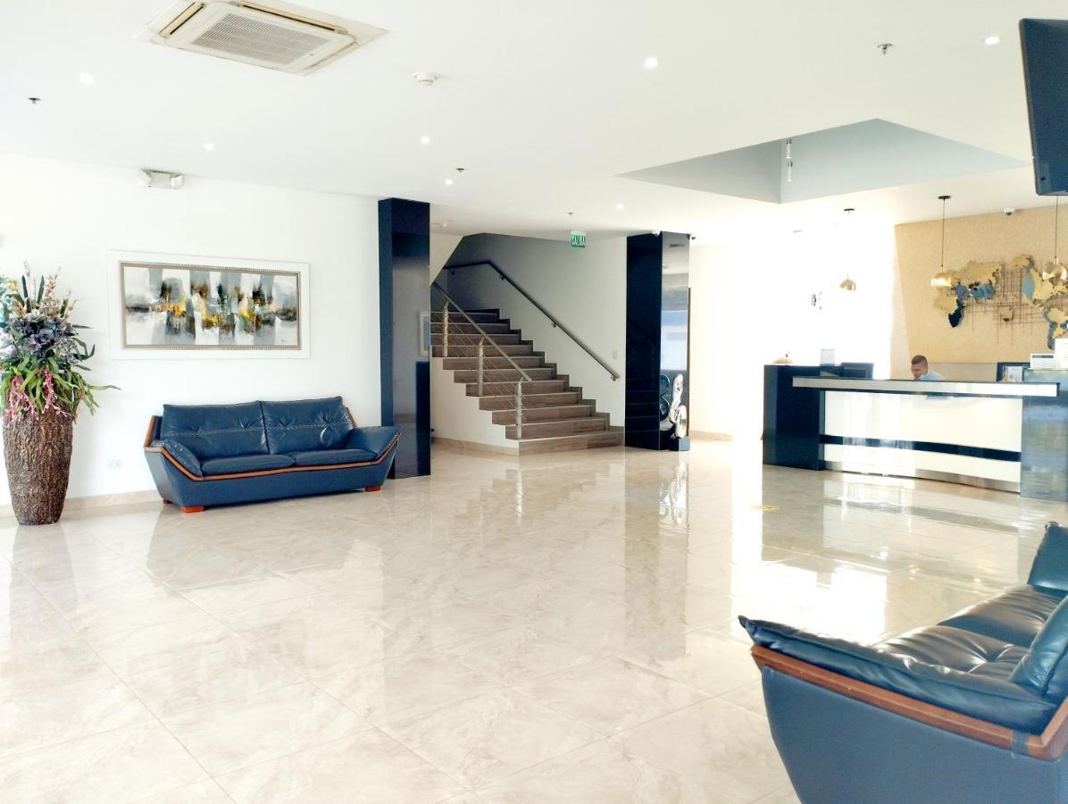 Hotel Royal Elim International Cali Exteriér fotografie Lobby