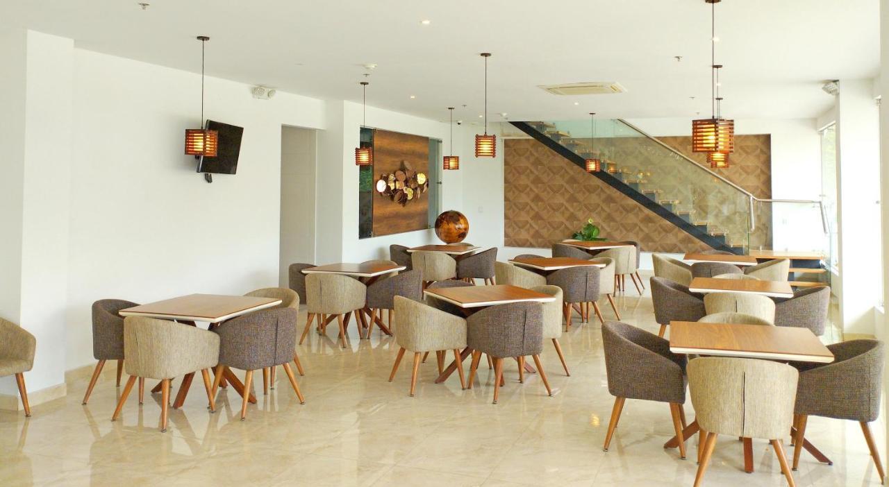 Hotel Royal Elim International Cali Exteriér fotografie The interior of the restaurant