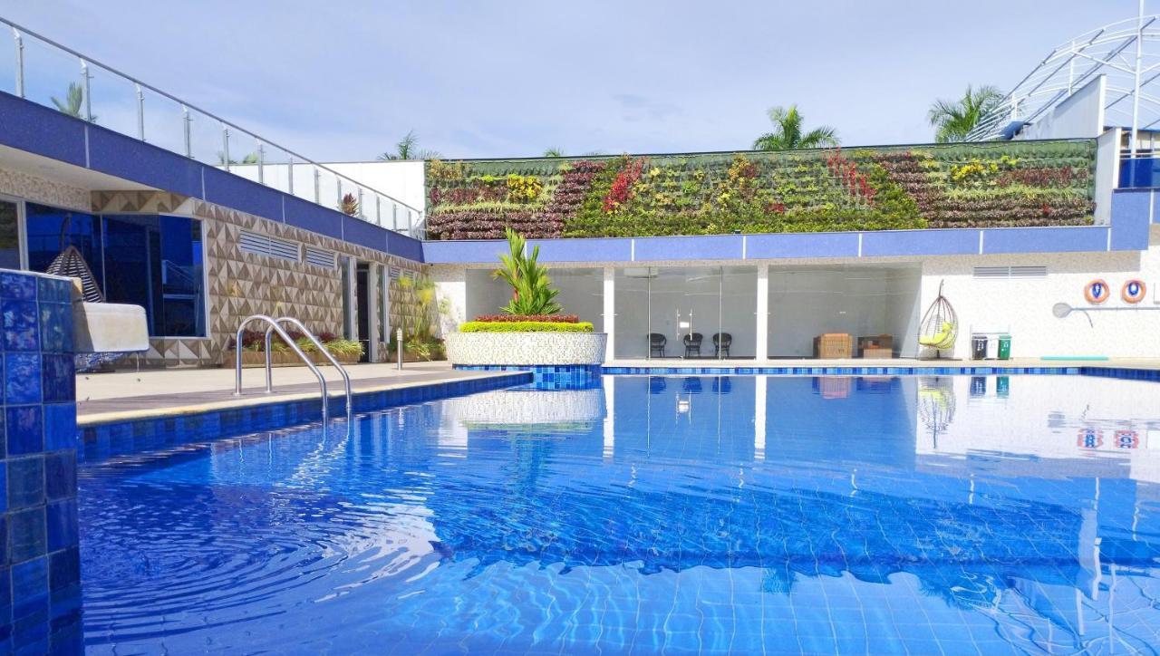 Hotel Royal Elim International Cali Exteriér fotografie The swimming pool at the hotel