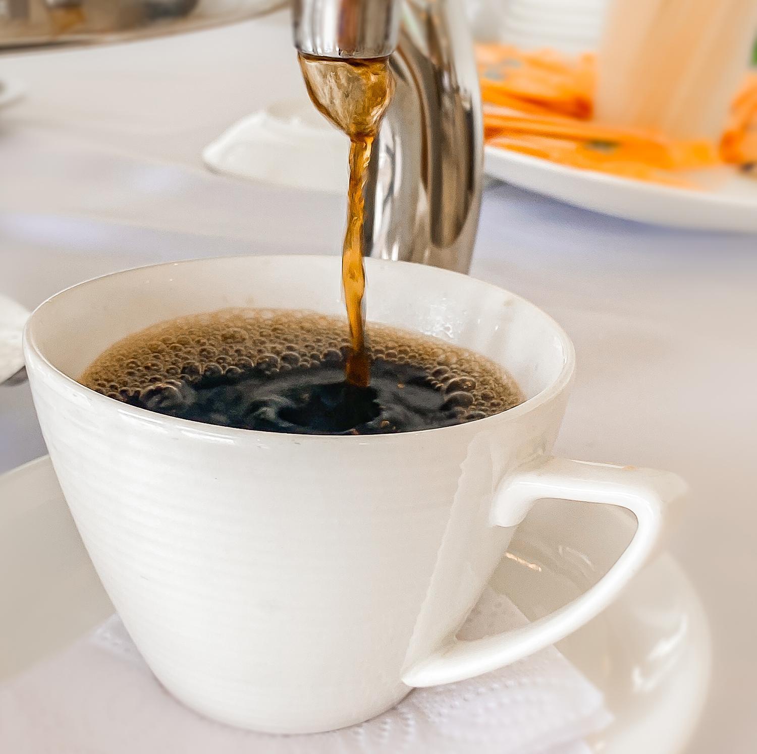 Hotel Royal Elim International Cali Exteriér fotografie Coffee being poured