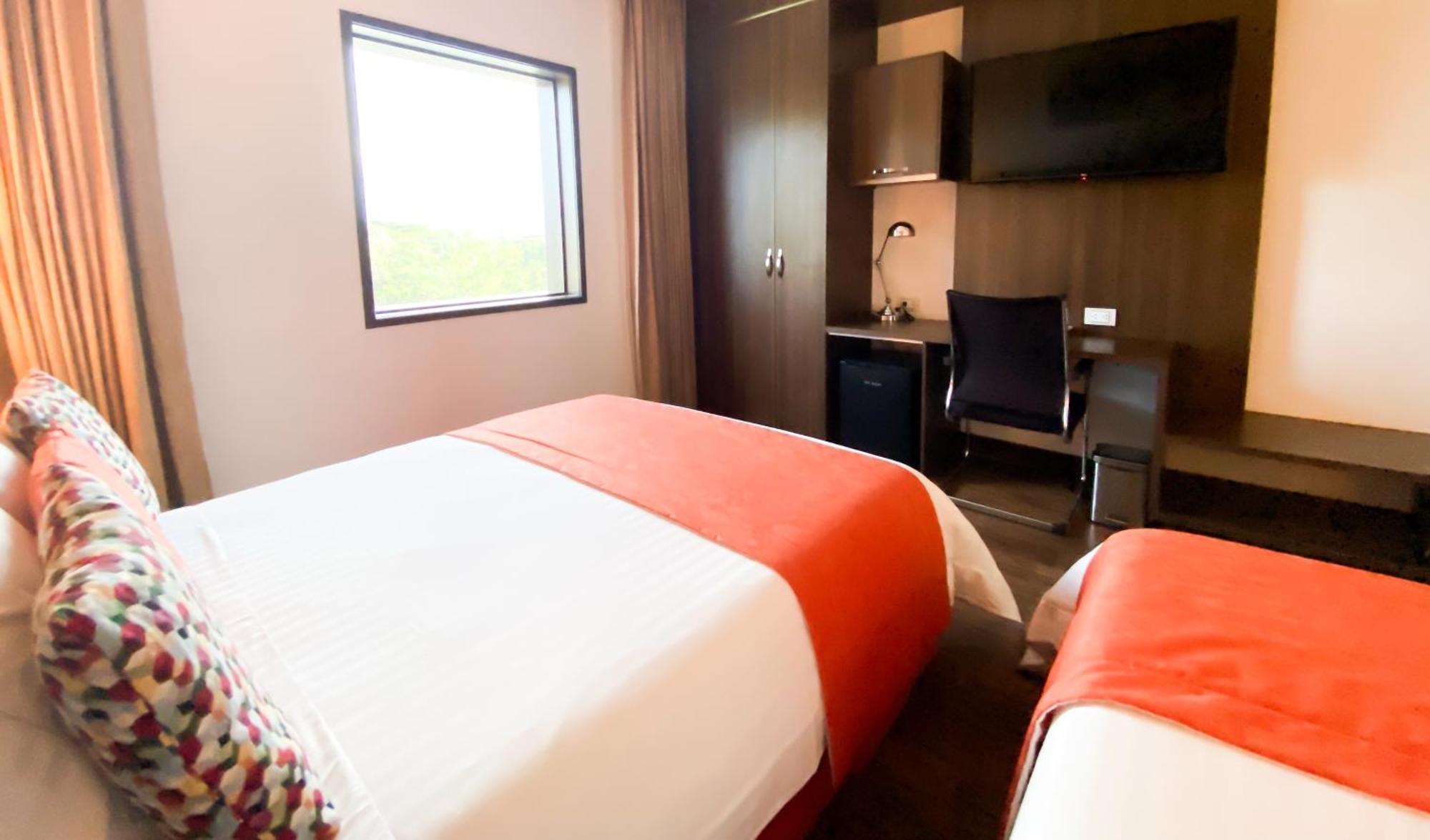 Hotel Royal Elim International Cali Exteriér fotografie A room at the hotel