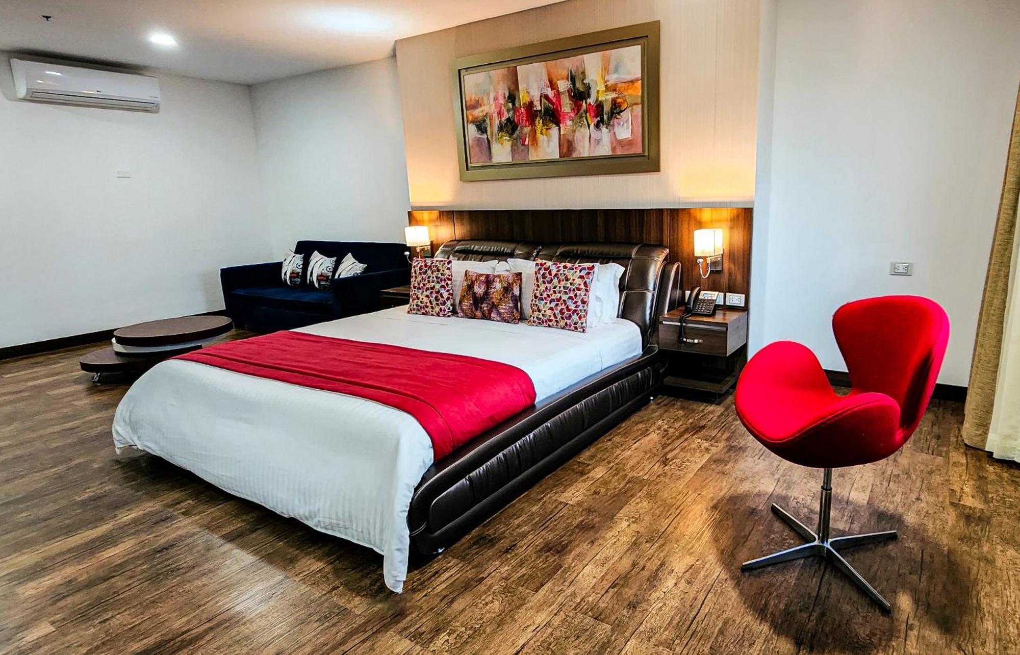 Hotel Royal Elim International Cali Exteriér fotografie A bedroom at the hotel