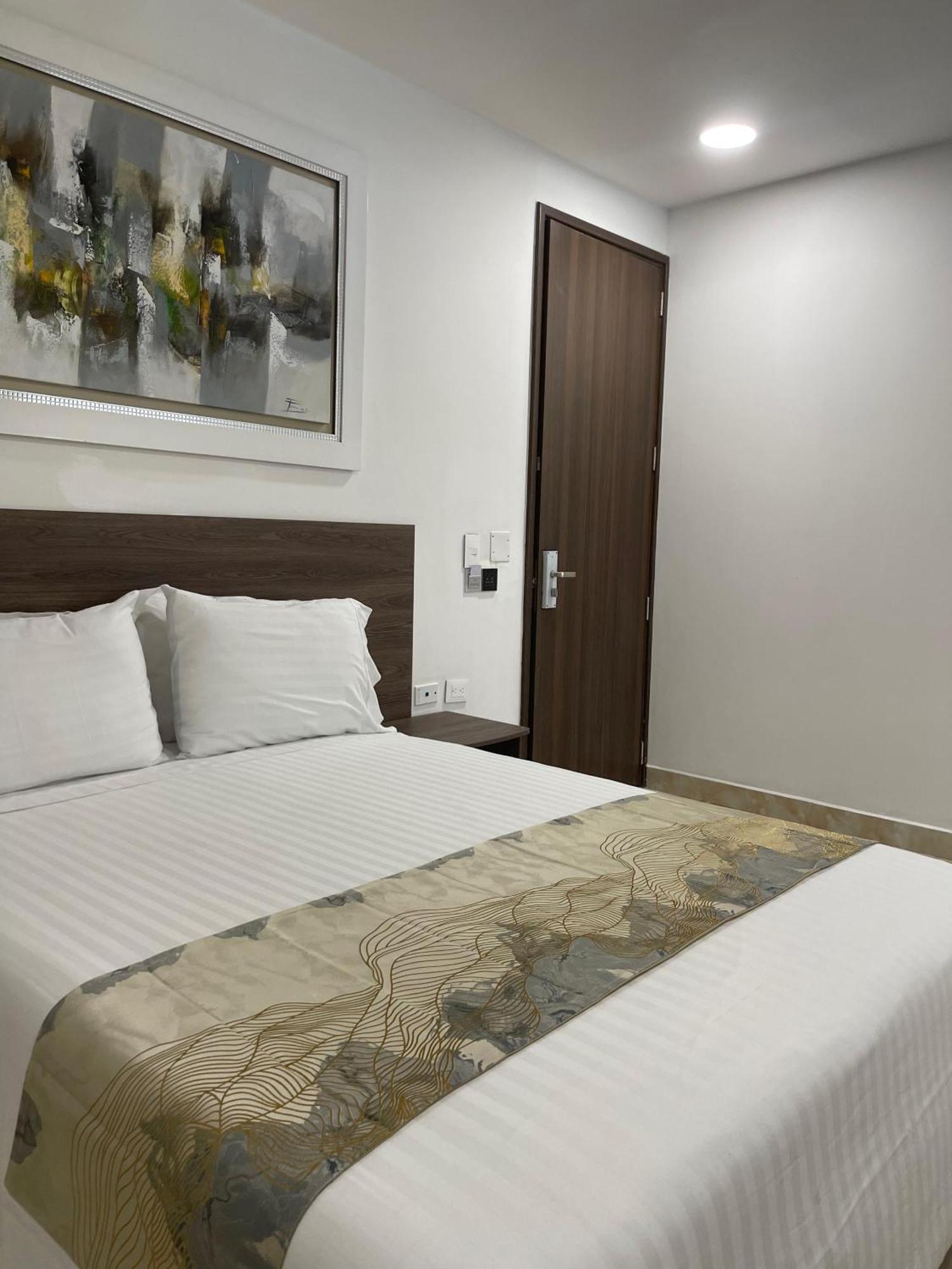 Hotel Royal Elim International Cali Exteriér fotografie A room at the hotel